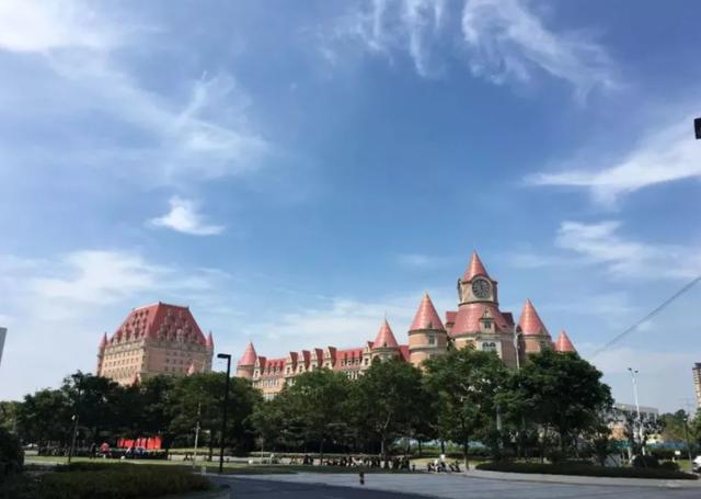 旅行 南京为“迪士尼”梦，耗费10亿打造游乐园，却双双烂尾无人接盘