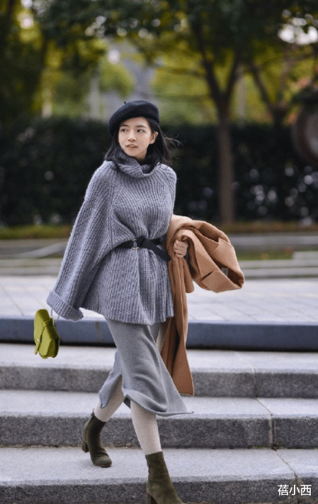 蓓小西 秋冬怎样穿才优雅？搭配公式“毛衣+迷笛裙”，高级感扑面而来