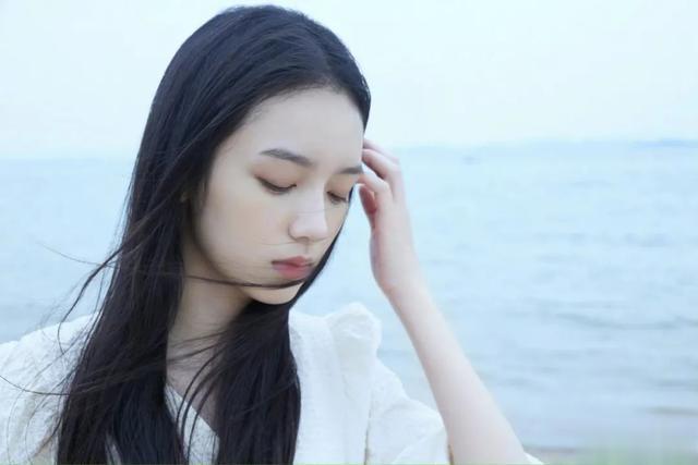 粉底液|“甜美射手”周也的脸上就没有难用的粉底吗？