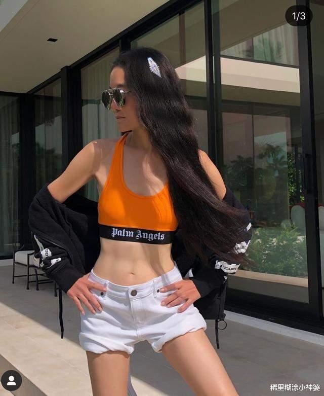 萧亚轩|72岁富婆皮肤干瘪，但上半身肉肉明显！难怪有这些30岁左右的男友