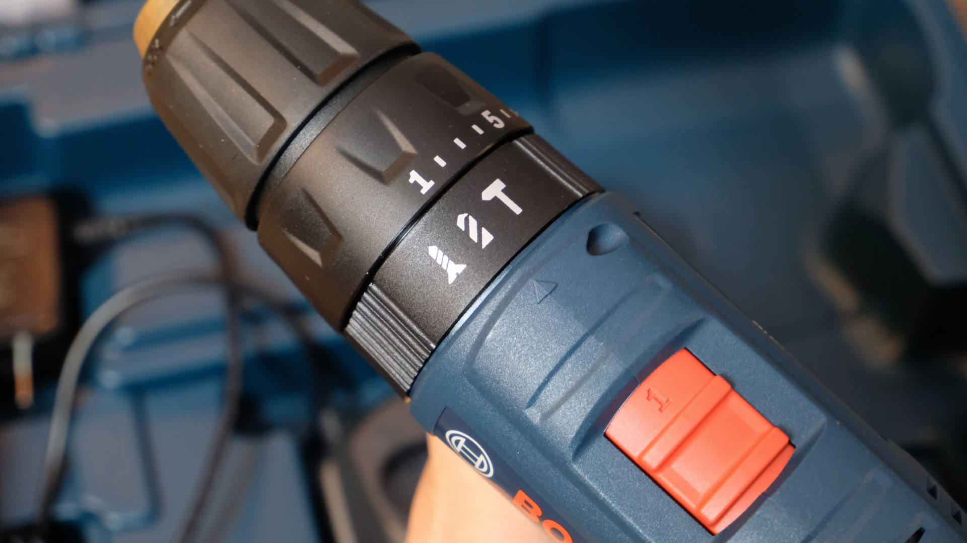 |家庭工具一套足矣，博世 GSB120 锂电钻套装