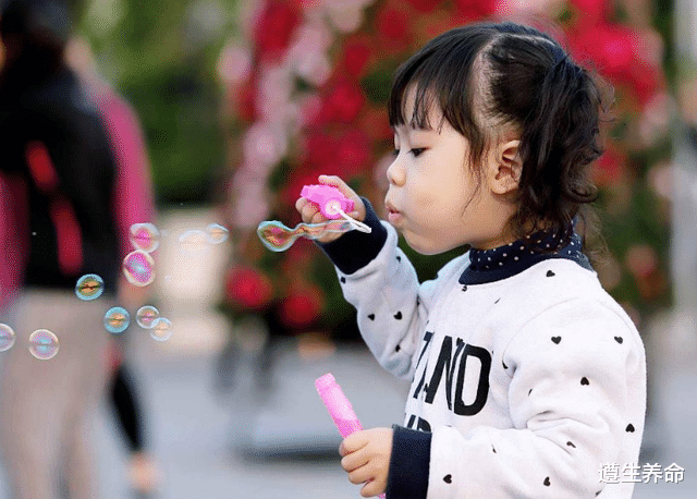 部分“劣质”有毒服装,可能出现甲醛超标,父母先要了解下!