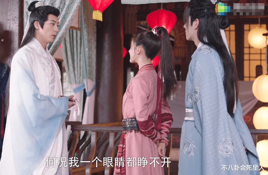 鹿晗|男星古装站姿对比，谁仪态差谁尴尬，看到爱豆我笑了