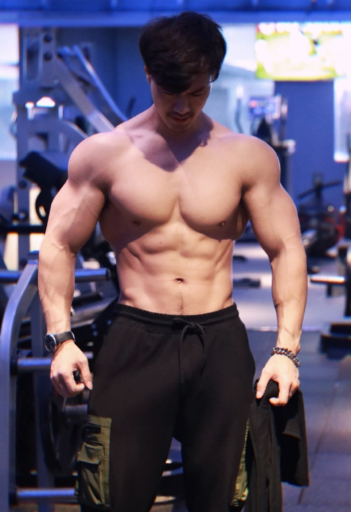 健身圈一哥|北电走出来的肌肉型男，拒绝“娘炮”，练就一身腱子肉！