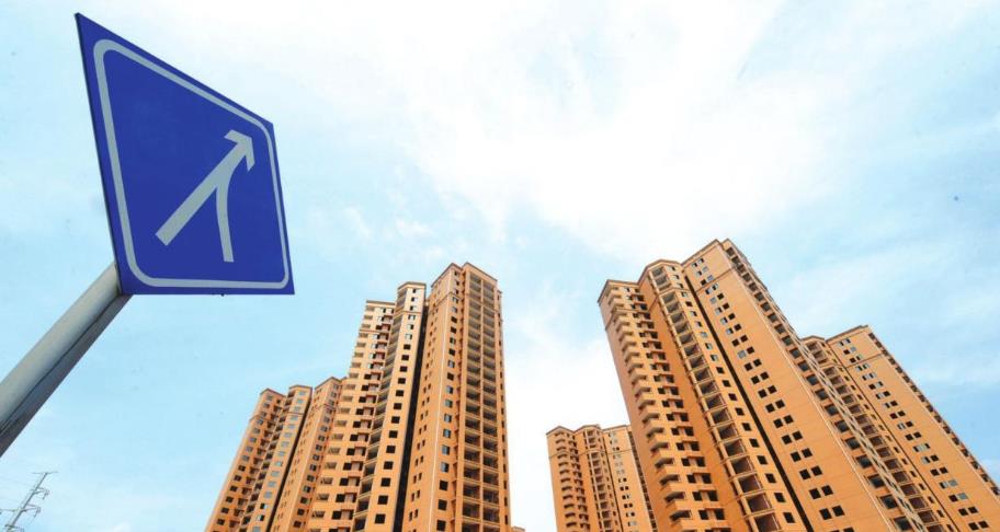 万达广场|因4000亿负债逃离房地产行业，曾经的首富变现超1000亿，因祸得福