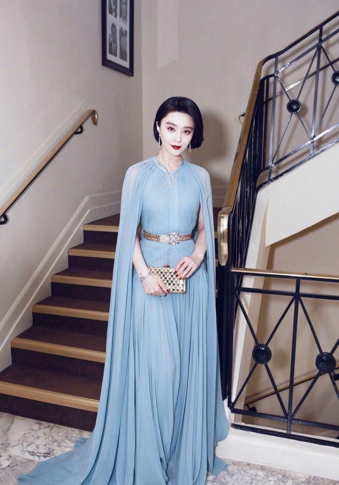 闲鱼有话说 范冰冰真壕，别人珠宝是点缀她却能当领子，配硕大钻石耳环太抢眼