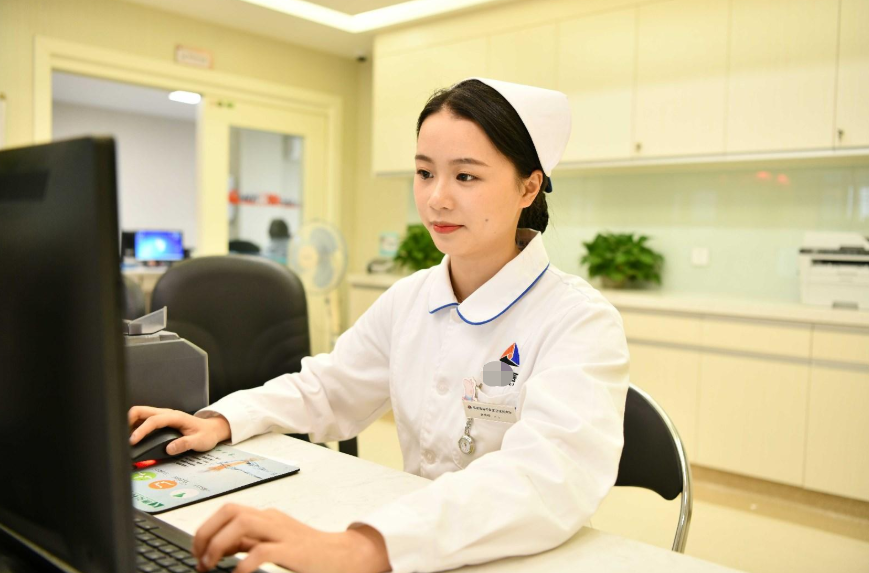 护士|男生不愿娶的女生职业排行，护士未进前三，榜首多数人不敢娶