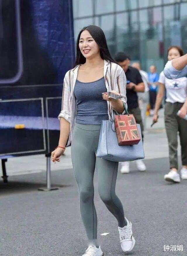 陈志朋|用心穿搭牛仔裤，能完美勾勒美好身材，你会选择吗