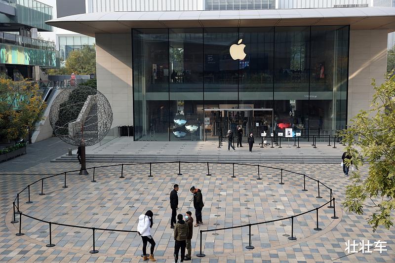 相机|大量的服装店主正在撤出市场？线下需求萎缩得厉害，互联网消费也在放缓！