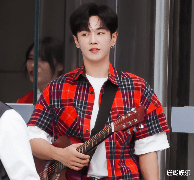 黄子韬|杨紫蒋欣录制《萌探》，嘉宾造型青春，黄子韬不去演校园剧可惜