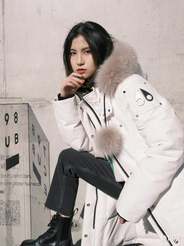 鱼司辰 秋冬季怎么选羽绒服？挑对颜色很重要，今年这几款颜色百搭又高级
