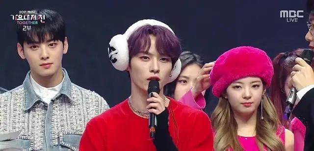 d社|D社今年不公开新年情侣的原因是什么;后辈爱豆占据舞台中心?