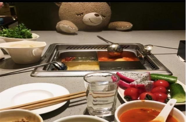 呼和浩特 损失3000亿，老板娘跑路？海底捞翻车了？