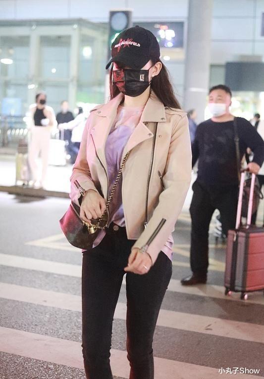 吉娜·爱丽丝|郎朗老婆高调走机场，晋升妈妈身材恢复神速，趁机秀了一把大长腿