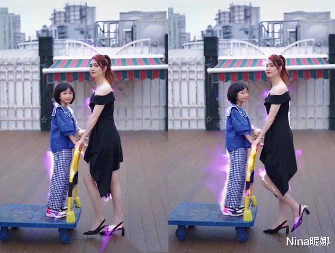 Nina昵娜|50岁洪欣真会闹腾,穿挂肩小黑裙秀身材,手推平板车载女儿太抢镜