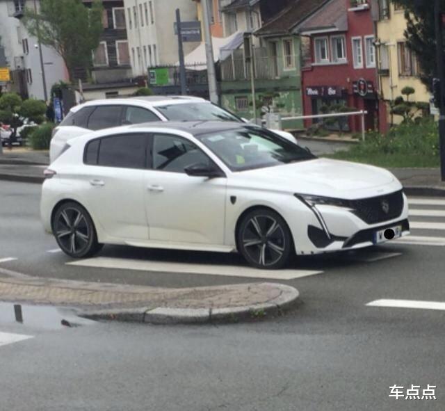 标致308|全新标致308实车上路了，精致又时尚，网友：动力也够强悍了！