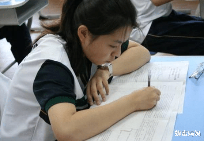 蜂蜜妈妈|初一成绩优异,初二成绩严重下滑,初三还可能逆袭吗?选择更重要