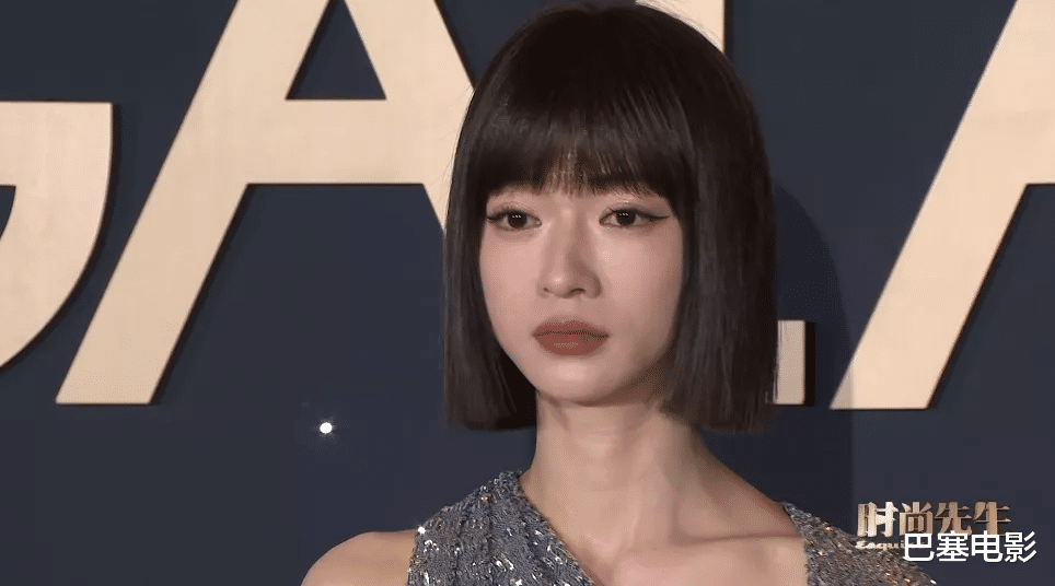 胡可|2022开年红毯：张雨绮变脸认不出，吴谨言好怪，郭采洁收了神通吧