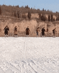 幽默搞笑神回复|神回复：“成年人的时间哪个最像你？”网友：聚餐的时候！