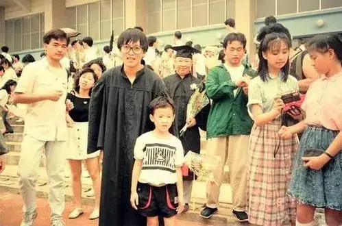 张雨生|1997年，一个平常的雨夜，张雨生因疲劳驾驶，与黄慧玲天人永隔