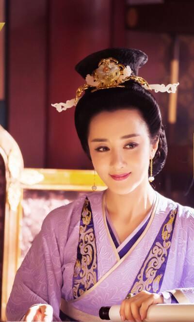 李依晓|被传整容5次,“专业”女配演员回应:人越变越好看,是件好事