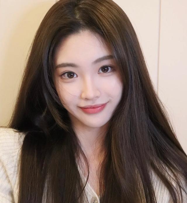 穿衣搭配 洗头的正确方式？洗发水打出泡沫再上头，吹后涂精油，中间不梳头