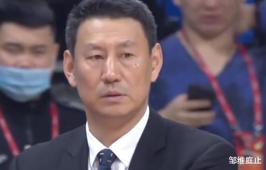 新疆男篮|新疆队又赢了，送给李楠9连败！前国手大心脏，阿的江松口气！