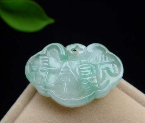 翡翠|如果可以的话，你愿意一生都佩戴翡翠饰品吗？