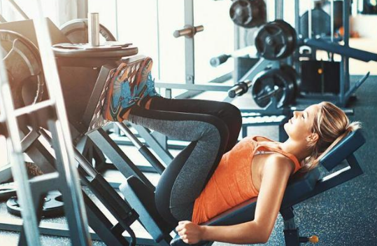 运动|如何解决腿粗问题？坚持瘦腿训练，分解脂肪，优化腿部线条