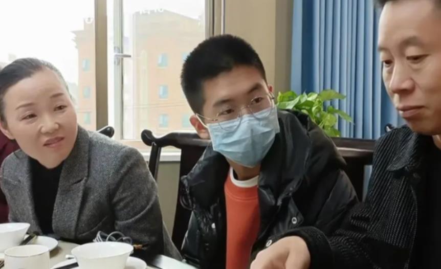 太狠毒!孙卓被拐到阳谷后买家父母手段毒辣,让老鼠与其作伴