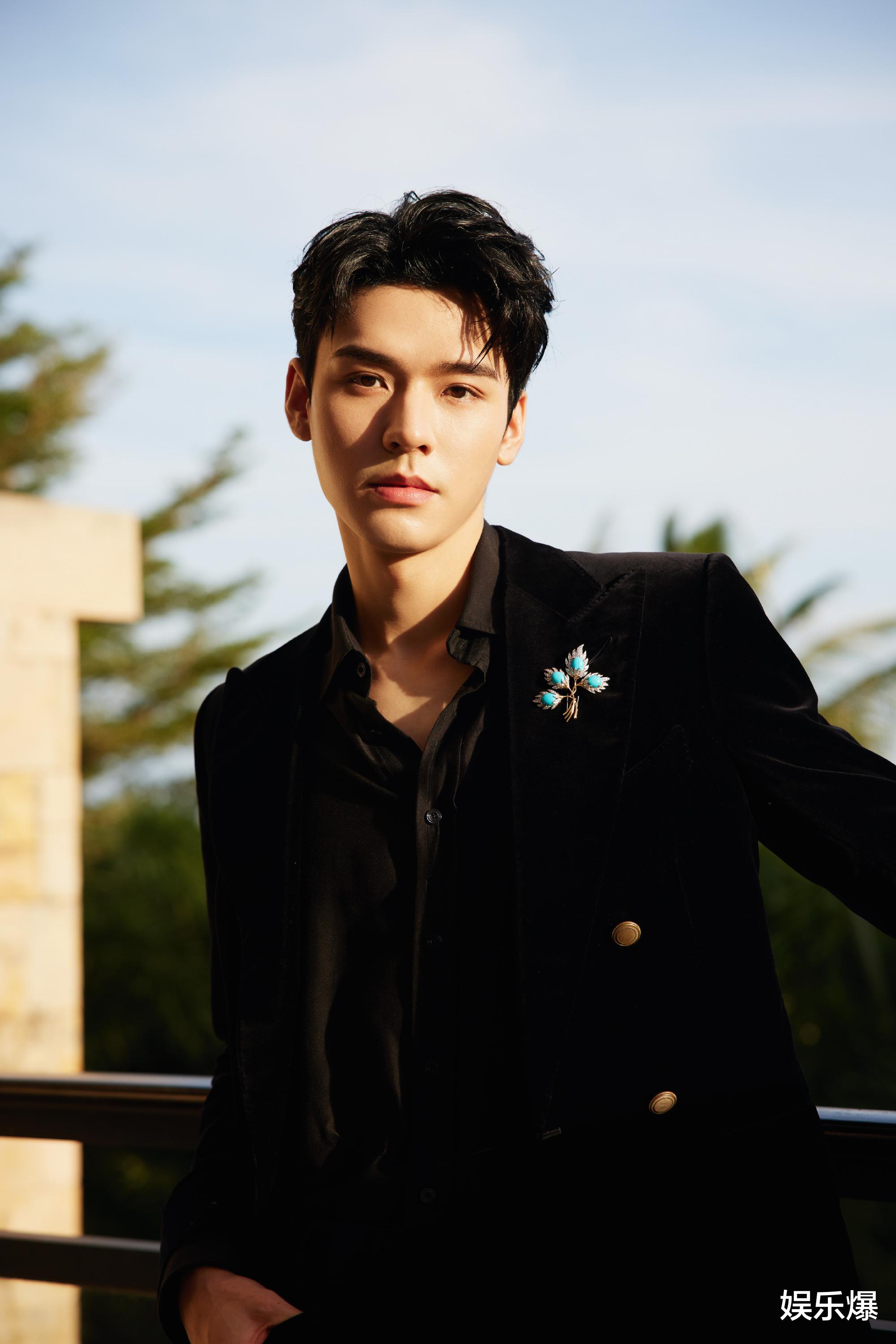 迪丽热巴|GQ盛典明星造型：Angelababy优雅，热巴仙气，周冬雨让人眼前一亮