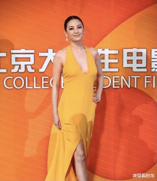 郭采洁|张雨绮真是敢撩！穿深V只遮半球秀凹凸，不愧是“人间尤物”