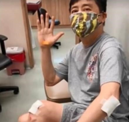 庾澄庆|庾澄庆：突发意外受伤，60岁年纪独自一人去医院包扎看着让人心酸