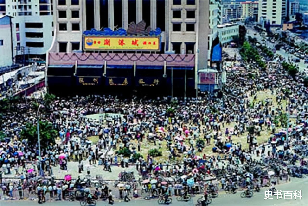 斛珠夫人|一代美神杨丽坤精神失常，28岁未婚，因药物关系一度胖到180斤