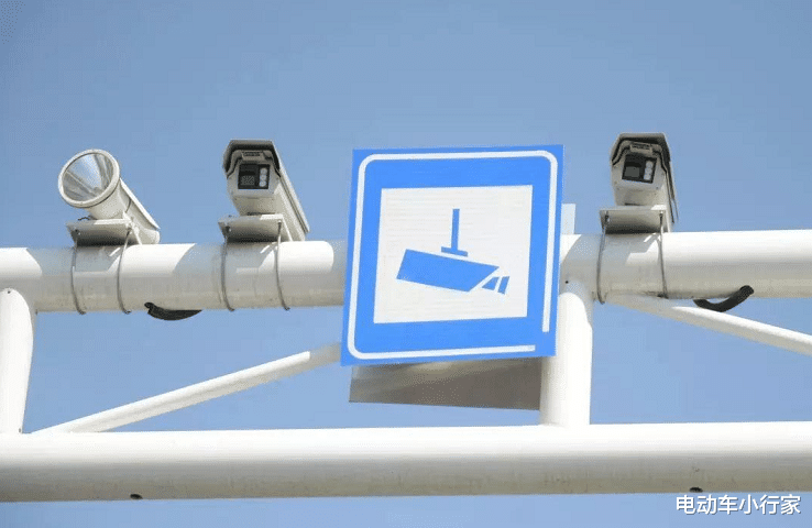 电动车小行家 新手司机“苦日子”来了，电子眼新增4个抓拍功能，不懂别瞎开了