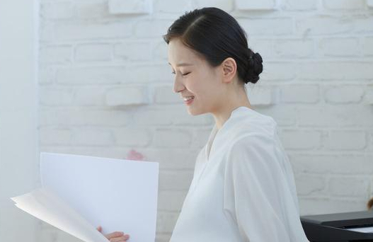 瑶瑶|雌雄同体的她，利用身体优势当上了反串演员，直言不配拥有爱情