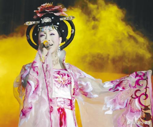 李玉刚|李玉刚跳河自尽前因后果！细数他坎坷的经历