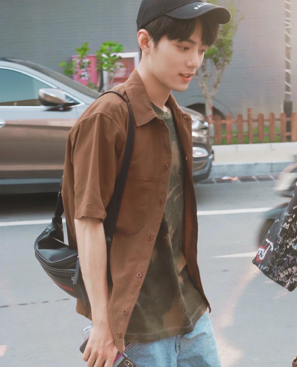 肖战|知名主持人谈肖战《余生请多指教》改档，确实有遗憾，但还会等待