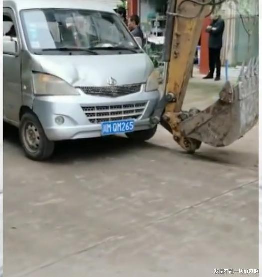 碧桂园|兄弟俩自建新房，邻居眼红阻拦大打出手，村民：这家人真不是东西