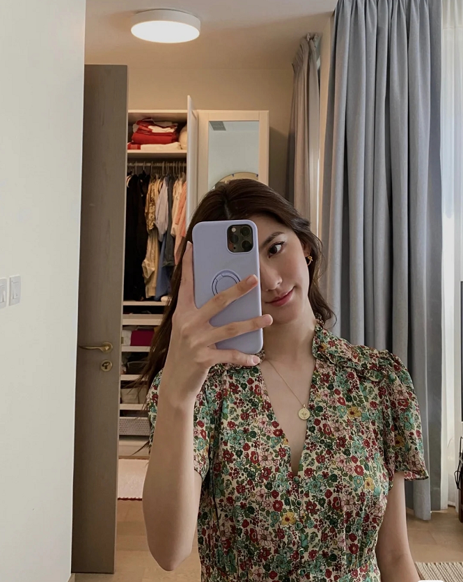 吴千语|吴千语晒美照秀大长腿，小腹微凸被疑怀孕，本人用“哭脸”回复