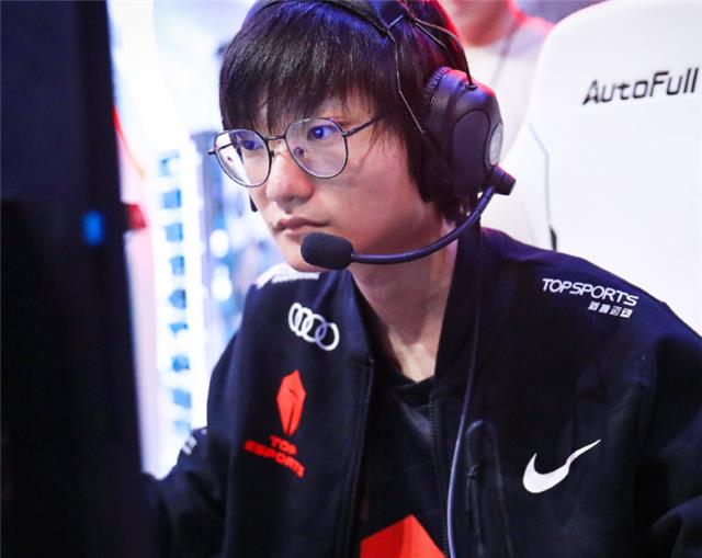 zhuo|左手“变脸”如此纯熟？Tian加入前：跟zhuo兄弟LOL，之后：饭桌