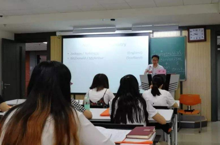 大学|压力大、收入低,大学老师无意间的聊天,透露了这份职业的苦楚