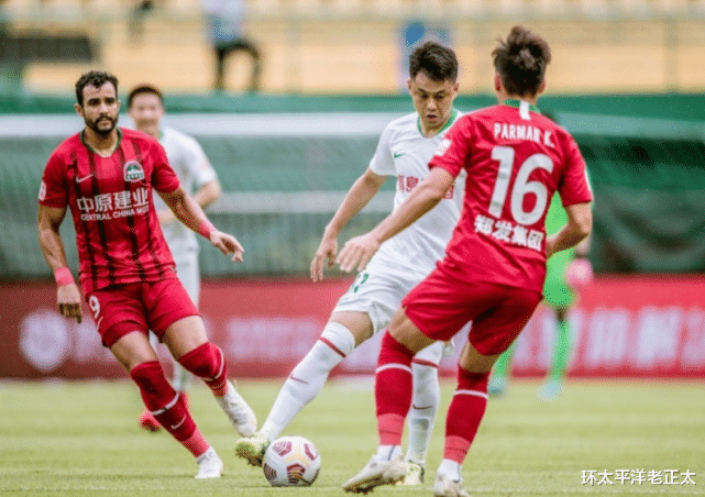 中超|2-0！中超弱旅触底反弹，10人作战拼下6轮首胜，拼下保级救命3分