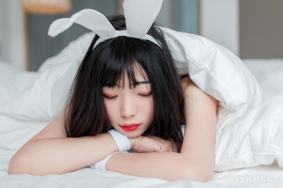 辛普拉斯有点甜|女人是怎么暗示男人：“我喜欢你”的？很多男人都经历过