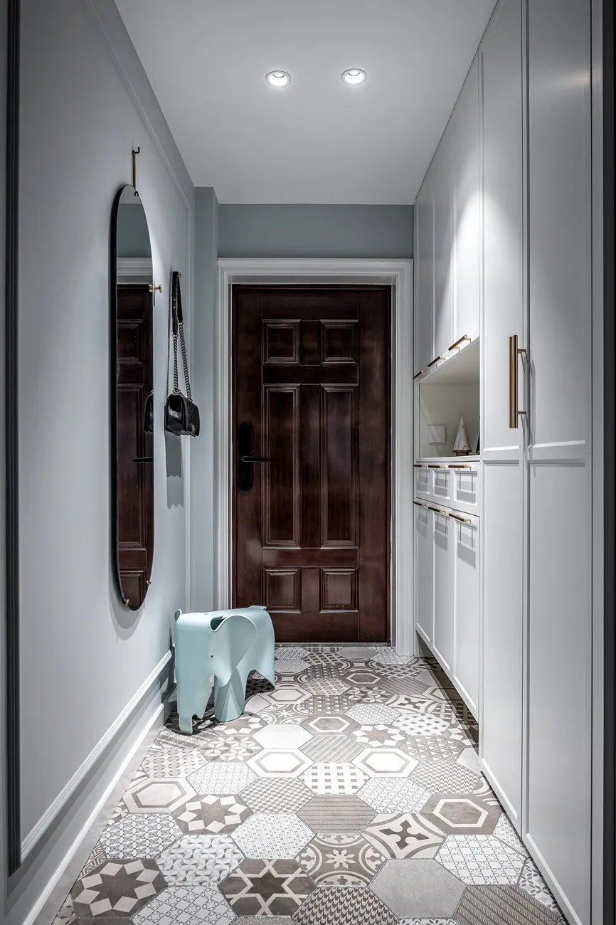 轻奢风三人居私宅