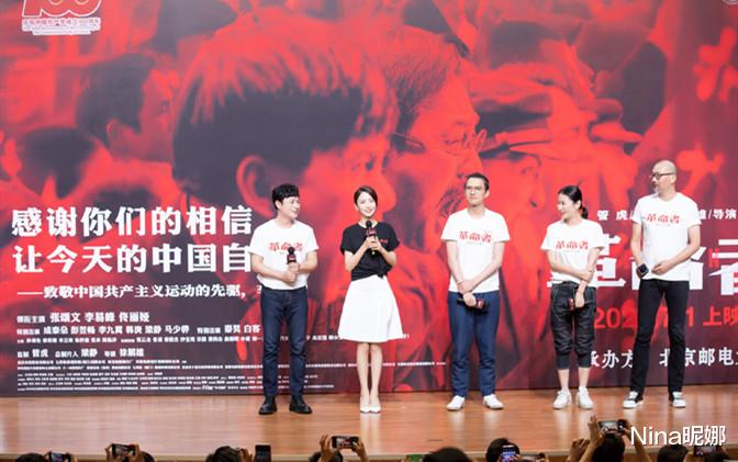 佟丽娅|佟丽娅离婚后脱胎换骨，台上跳舞舞姿超女团，穿红裙扎头饰变新疆美人