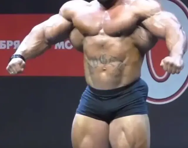 健身|肌肉小伙参加健美比赛遭热议，网友：太丑了，这肚子就离谱！