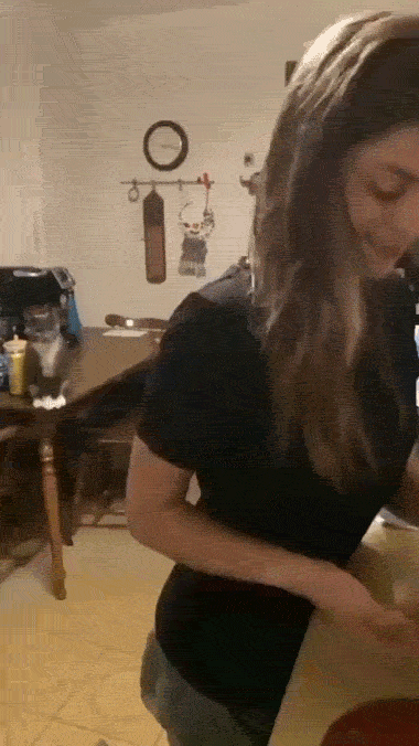 时尚炫点 装修的时候做了个榻榻米,两年不到成这样子了,又要花钱了!