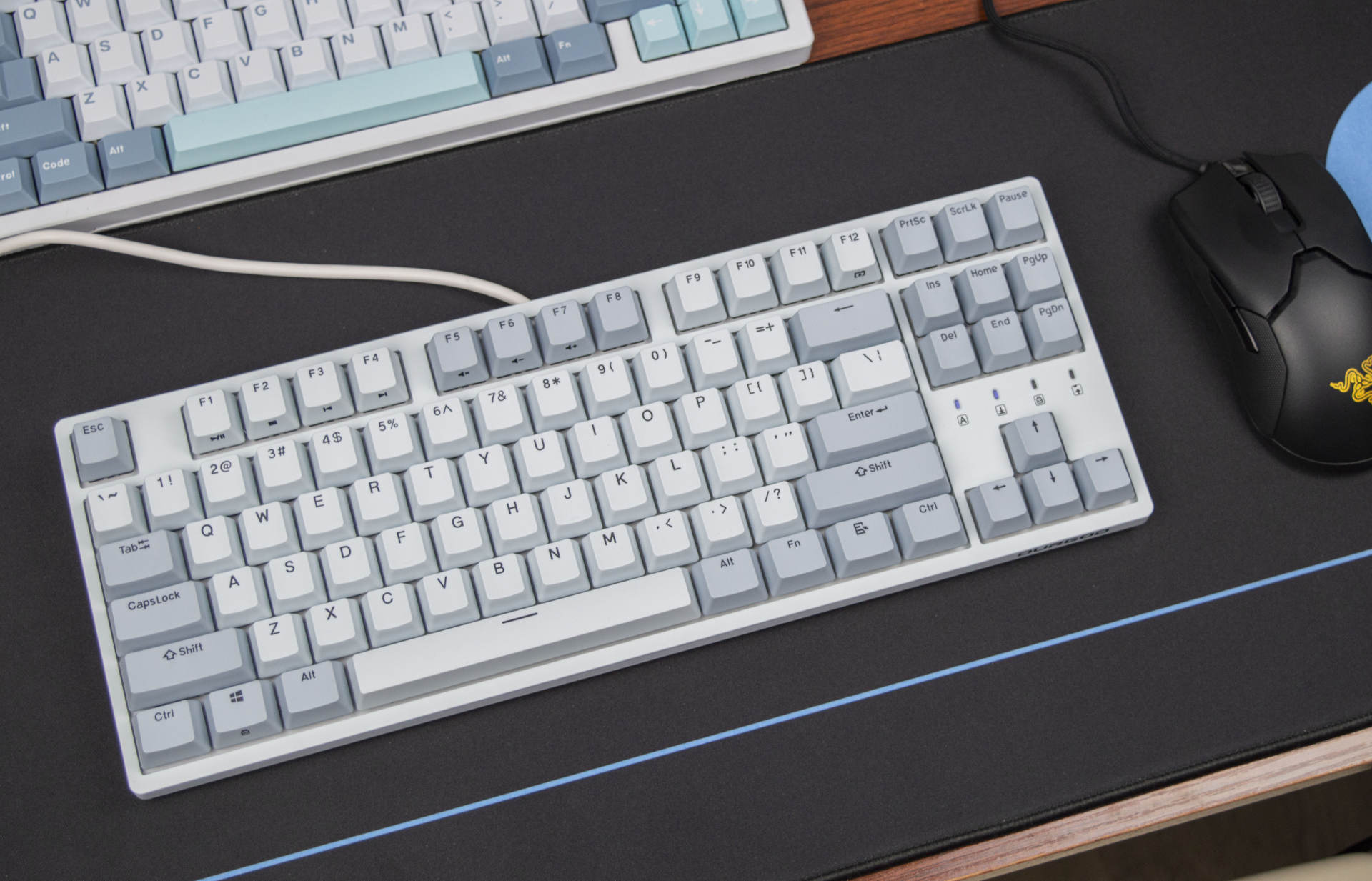 機械鍵盤|耐看百搭: 杜珈金牛座K320淺霧藍Cherry紅軸機械鍵盤開箱