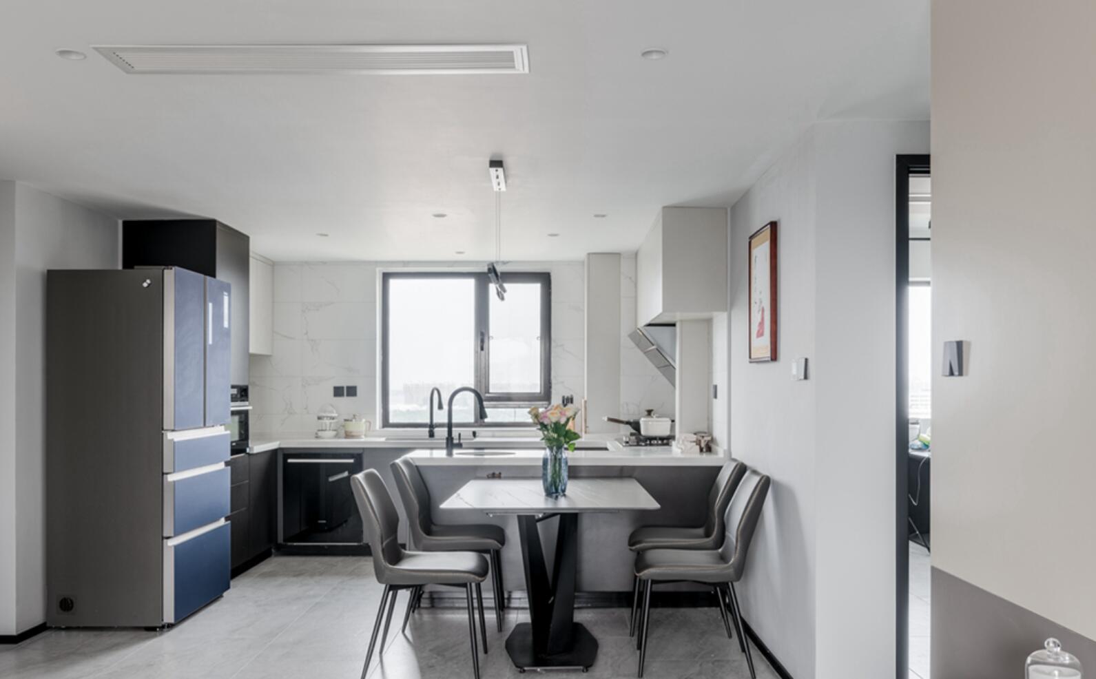 小拾谈装修|全屋铺地砖，墙面刷大白，真没想到这是90后的家，太实用了